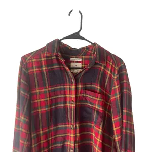 American Eagle Women's Size Small Amazingly‎ Soft Red Plaid Flannel Button Up thumbnail 2