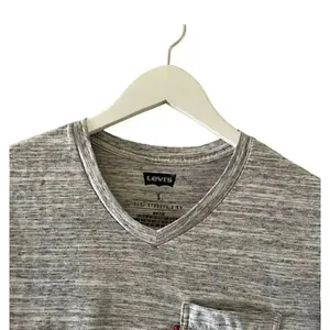 Levi’s V-Neck Gray Athletic Short Sleeves Men T-Shirt SZ S #1076 thumbnail 6