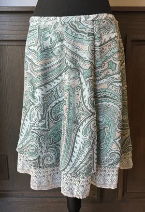 White House Black Market Green Paisley Lightweight Flowy skirt 8 nwt thumbnail 1