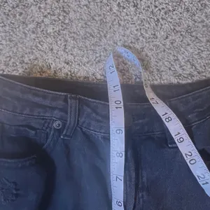 American Eagle Mom Straight Jeans 000 Ripped Distressed Black Denim‎ thumbnail 6