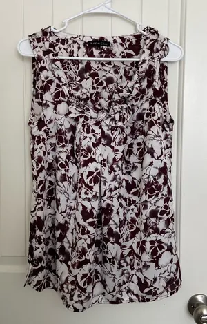 NWOT Violet & Claire women's brown white floral‎ ruffle sleeveless blouse medium thumbnail 1