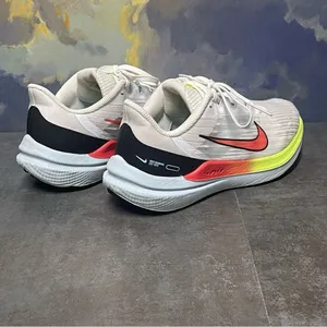Nike Zoom Winflo 9 Women's White Running Shoes Size 7.5 thumbnail 13