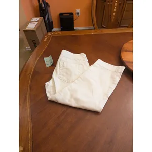 Cache White Denim Capri Jeans Women’s Size 4 thumbnail 15