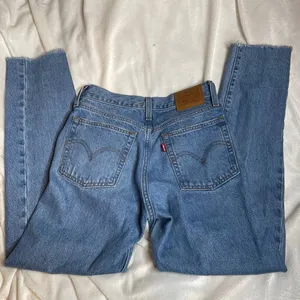 LEVIS Wedgie Light Wash Jeans Button Fly 25 Raw‎ Hem Straight Leg thumbnail 5