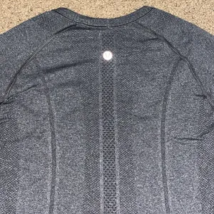 Lululemon Swiftly Tech Long Sleeve‎ Thumbholes Dark Classic Sport Grey 6 thumbnail 8