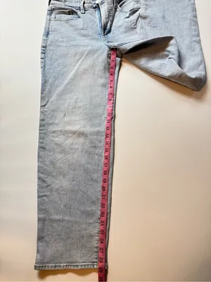 Old Navy OG Loose Style Light Wash Straight Leg Jeans Size 6 thumbnail 3