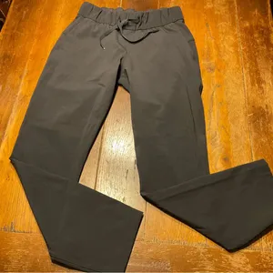 Lululemon Women's Size 2 On the Fly Pant Black thumbnail 1