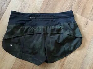 Lululemon Speed Up Short *2.5" Size 4 thumbnail 2