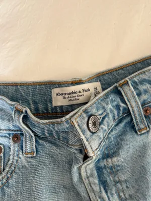 Abercrombie Mid-Rise Shorts thumbnail 3