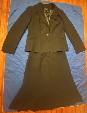 Jones New York Essentials Black 2-Piece Skirt Suit Size 12 Blazer and Skirt thumbnail 2
