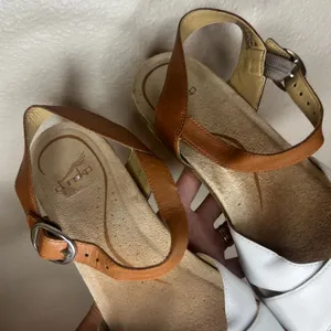 Dansko two tone white brown leather sandals WOMENS 40 thumbnail 3