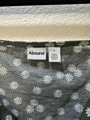 Abound Cropped Floral Blouse thumbnail 2