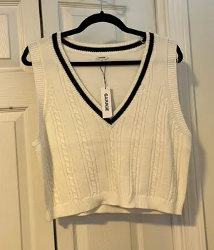 Sweater thumbnail 1
