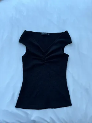 LIONESS Crue Off Shoulder Top in Onyx thumbnail 4