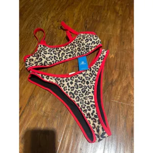 CUPSHE Leopard Red Scoop Neck Bikini Top Cheeky Bottom Set Size Small S NEW thumbnail 2
