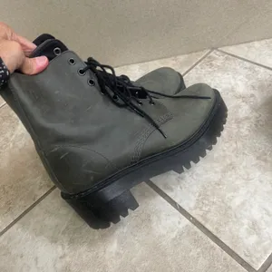 Dr Martens Shriver Hi Olive Green Leather Platform Block Heel Boots Womens 8 thumbnail 4