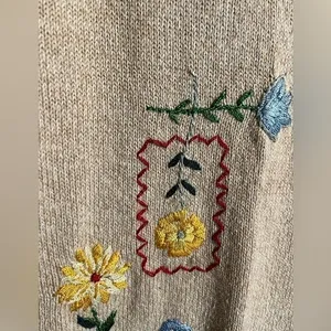 Salon Studio Knit Short‎ Sleeve Top Size Small Embroidered Floral Vintage Granny thumbnail 5