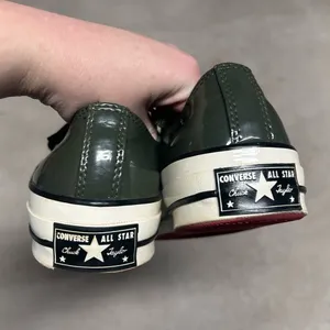Converse Unisex Chuck Taylor Chuck 70 Patent Leather Low Military Green Shoes thumbnail 4