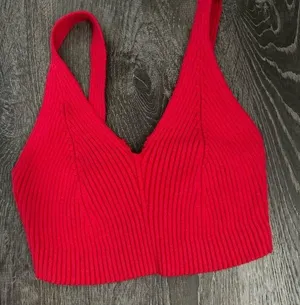Red sweater crop top Size M thumbnail 1