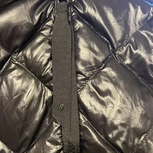Lululemon Fluffiest Vest REVERSIBLE Black Ziggy Snake Pink Goose Down Sz 4‎ EUC thumbnail 5