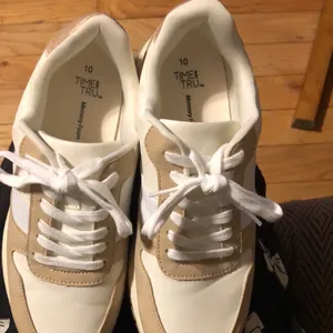 Time & Tru Memory Foam tennis shoes never worn. White and Tan size 10 thumbnail 7