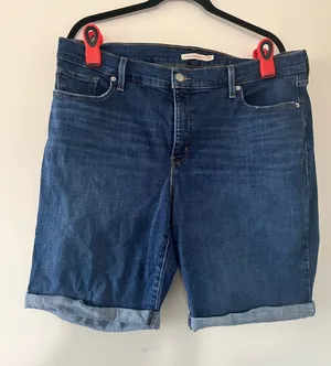Levi's Classic Bermuda Denim Shorts Womens 18W Dark Wash Cuffed Western Summer thumbnail 1