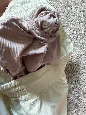 Lululemon Hotty Hot Short High-Rise 4” thumbnail 3