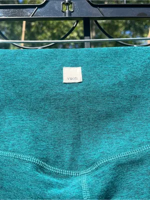 Vuori Clean Elevation 7/8 Mid Rise Leggings Moss Heather Size XS 25” Inseam thumbnail 3