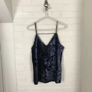 NWT Ro & De Navy Sequin Velvet Top Size M thumbnail 6