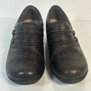 Clarks Collection‎ Cushion Soft Brown Leather Floral Button Wedge Loafers 9.5 M thumbnail 2