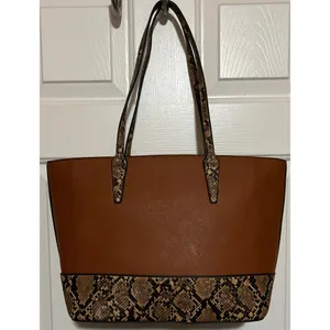 Women’s Light Brown Tote and Smaller Handbag Set‎ Animal Print thumbnail 2