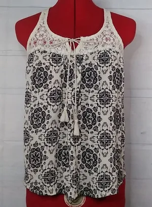 Maurices Floral Lace Thank Top Sz M thumbnail 1