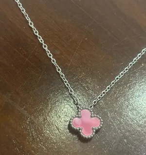 Pink Clover necklace thumbnail 1
