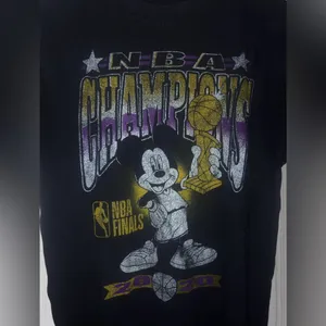 NBA X JUNKFOOD Women’s 2020 Disney Lakers Mickey Mouse Graphic Tee thumbnail 3