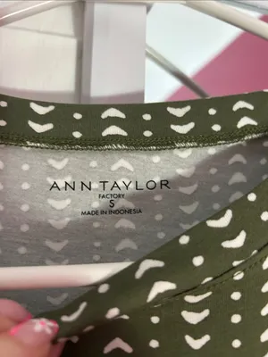 Ann Taylor Olive Green Short-Sleeve Printed Crewneck Top thumbnail 2
