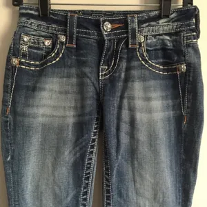 Fleur-De-Lis Sequin Rhinestone Embellished Cuffed Capri Jeans thumbnail 3