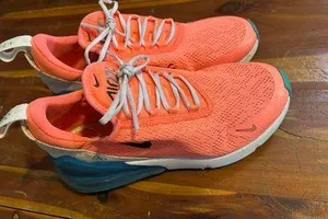 Nike Air Max 270 Shoes thumbnail 1