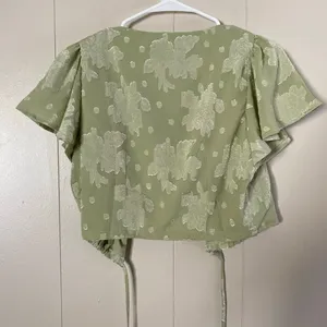 Lulus Green Floral Jacquard Puff Sleeve Tie Front Top XS NWT Elegant Blouse Sage thumbnail 2