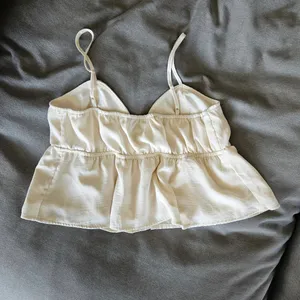 American Eagle Cropped Ruffle Cami Woman’s Size Medium  thumbnail 2