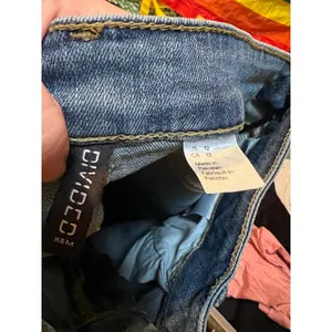 Divided H&M Women's Size 12 Skinny Jean Medium Wash Chewed Hem High Rise Stretch thumbnail 9