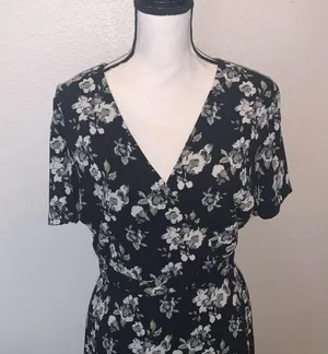Downeast black grey floral criss cross v-neck maxi dress thumbnail 2