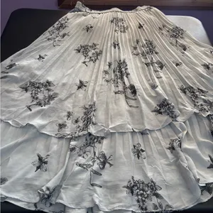 Club Monaco Pleated maxi skirt size medium NWT thumbnail 2