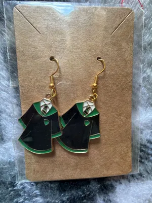 Harry Potter Inspired Wizarding School House Robe and Sorting Hat Dangle Earring Black thumbnail 4