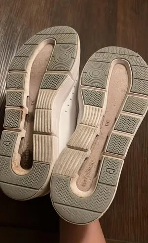 On Cloud Running Shoes thumbnail 7