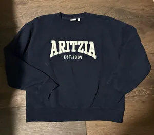 Aritzia Perfect Crew thumbnail 1