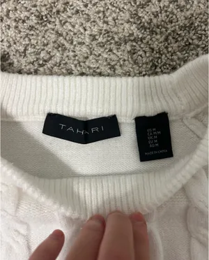 White Sweater Size M thumbnail 3