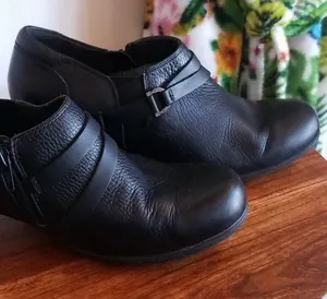 CLARK heel size 7.5 women’s black low shooties academia thumbnail 1