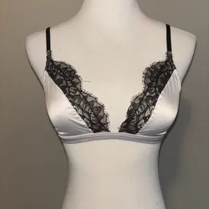 Victoria’s Secret Bralette thumbnail 1