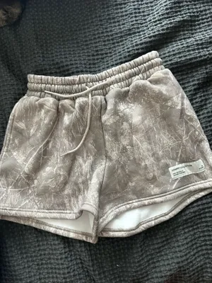 Comfrt camo shorts thumbnail 2
