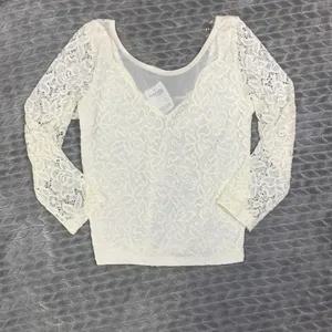 Charlotte Russe 3/4 Sleeve Lace White Crop Top Size XS NWT thumbnail 2